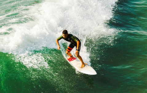 爱游戏APP-乒乓球赛场焦点！美国队对阵西班牙队，战术博弈精彩纷呈，教练斗智斗勇