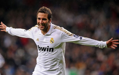 爱游戏官网-羽毛球赛场焦点！德国队对阵意大利队，激战正酣，豪门对决再度上演